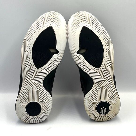 Kyrie Flytrap 2 'Black Bright Crimson' - Picture 8 of 10